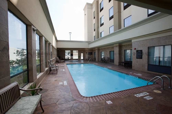 Imagen de la piscina del Hotel Hampton Inn and Suites Dallas I-30 Cockrell Hill. Foto 15