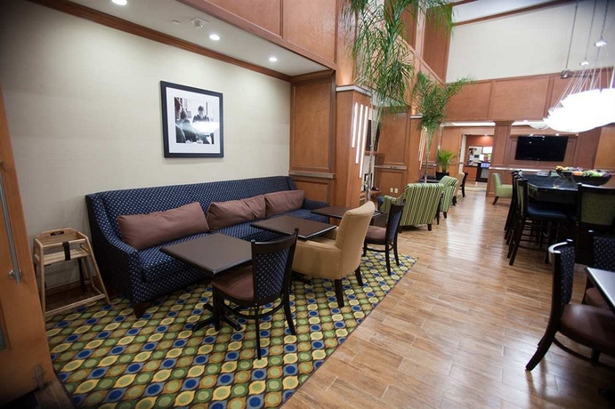 Imagen del bar/restaurante del Hotel Hampton Inn and Suites Dallas I-30 Cockrell Hill. Foto 3