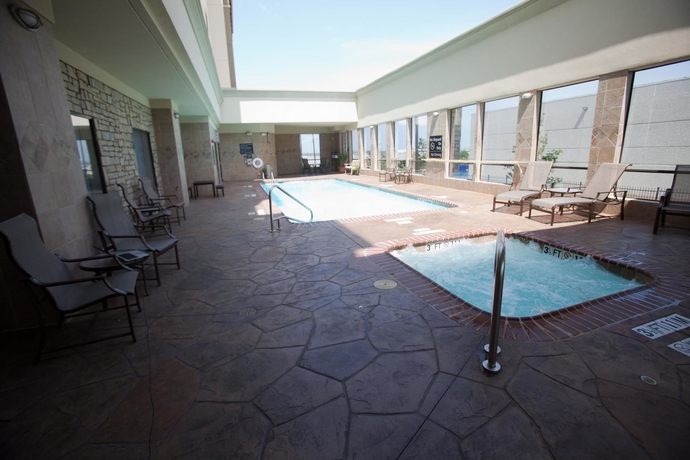 Imagen de la piscina del Hotel Hampton Inn and Suites Dallas I-30 Cockrell Hill. Foto 16
