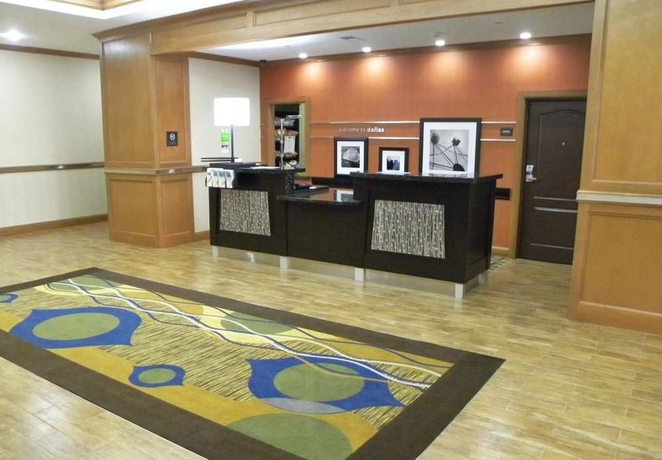 Imagen de los interiores del Hotel Hampton Inn and Suites Dallas I-30 Cockrell Hill. Foto 13