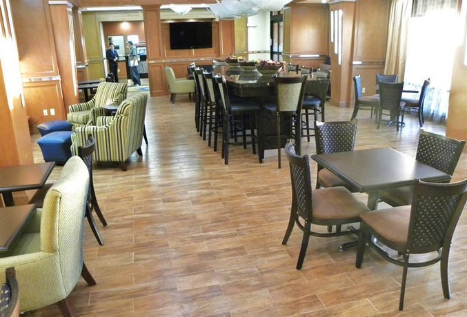 Imagen del bar/restaurante del Hotel Hampton Inn and Suites Dallas I-30 Cockrell Hill. Foto 6