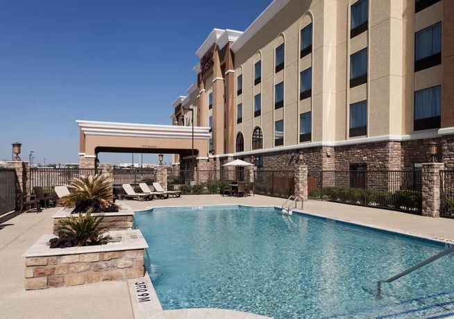 Imagen de la piscina del Hotel Hampton Inn and Suites Dallas-arlington-south. Foto 9