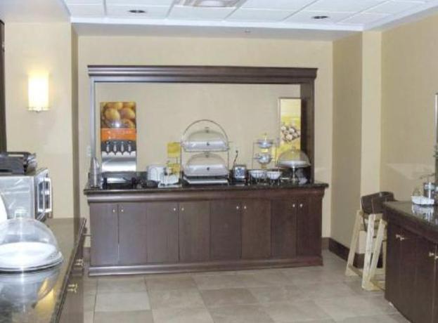 Imagen general del Hotel Hampton Inn and Suites Dayton-airport. Foto 3
