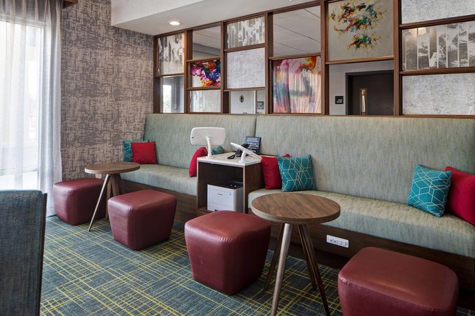 Imagen de los interiores del Hotel Hampton Inn and Suites Deptford. Foto 18