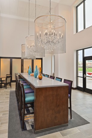 Imagen de los interiores del Hotel Hampton Inn and Suites Des Moines Downtown. Foto 19