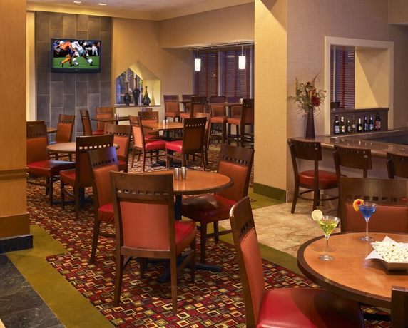 Imagen del bar/restaurante del Hotel Hampton Inn and Suites Downers Grove Chicago. Foto 4