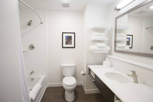 Imagen de la habitación del Hotel Hampton Inn and Suites Downtown St. Paul. Foto 1