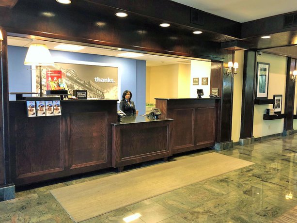 Imagen de los interiores del Hotel Hampton Inn and Suites Fairfield. Foto 16