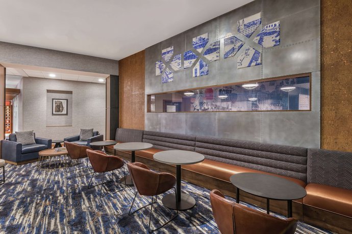 Imagen de los interiores del Hotel Hampton Inn and Suites Fort Wayne Downtown. Foto 19