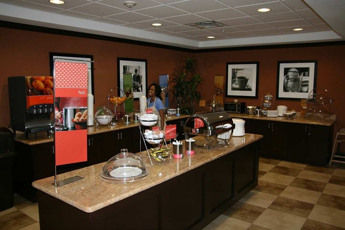 Imagen del bar/restaurante del Hotel Hampton Inn and Suites Fort Worth/forest Hill. Foto 1