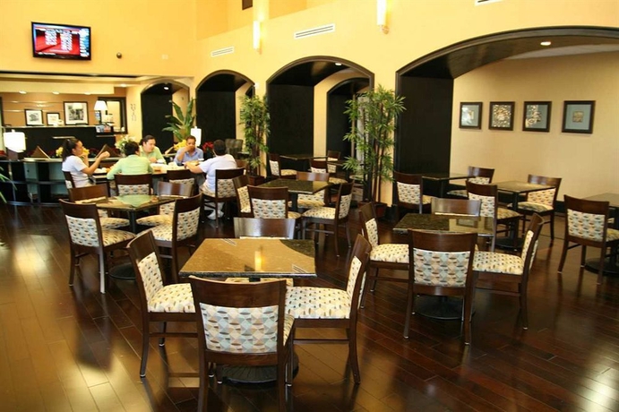 Imagen del bar/restaurante del Hotel Hampton Inn and Suites Fort Worth-fossil Creek. Foto 2