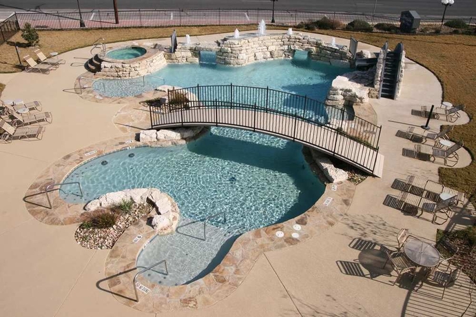 Imagen de la piscina del Hotel Hampton Inn and Suites Fredericksburg. Foto 5