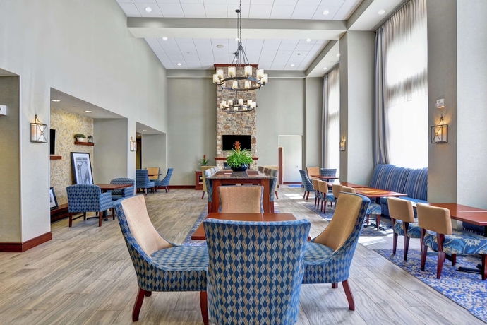 Imagen de los interiores del Hotel Hampton Inn and Suites Fredericksburg-at Celebrate Virginia. Foto 13