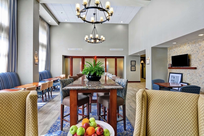 Imagen de los interiores del Hotel Hampton Inn and Suites Fredericksburg-at Celebrate Virginia. Foto 14