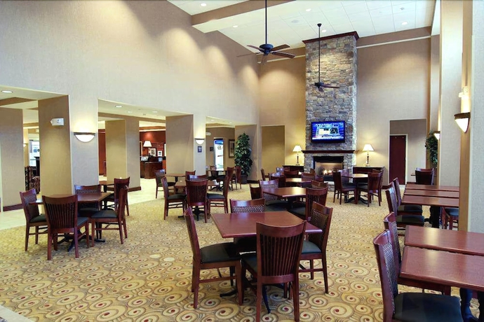 Imagen de los interiores del Hotel Hampton Inn and Suites Fredericksburg-at Celebrate Virginia. Foto 17