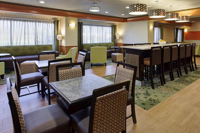 Imagen general del Hotel Hampton Inn and Suites Fremont. Foto 7