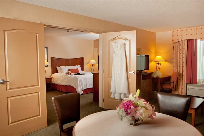 Imagen de la habitación del Hotel Hampton Inn and Suites Fresno. Foto 6