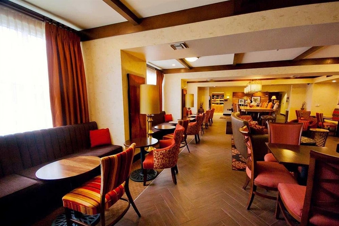 Imagen del bar/restaurante del Hotel Hampton Inn and Suites Fresno. Foto 3