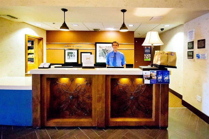 Imagen de los interiores del Hotel Hampton Inn and Suites Fresno. Foto 13