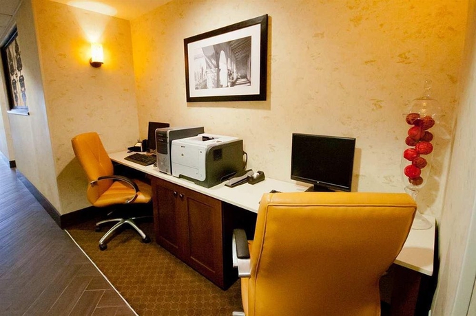 Imagen de los interiores del Hotel Hampton Inn and Suites Fresno. Foto 15
