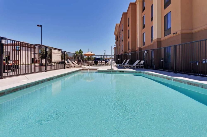 Imagen de la piscina del Hotel Hampton Inn and Suites Fresno-northwest. Foto 11