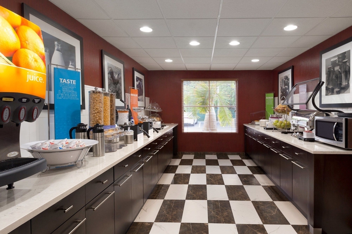 Imagen del bar/restaurante del Hotel Hampton Inn and Suites Ft. Lauderdale Arpt/south Cruise Port. Foto 6