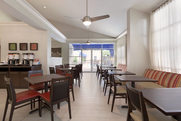 Imagen del bar/restaurante del Hotel Hampton Inn and Suites Ft. Lauderdale Arpt/south Cruise Port. Foto 7
