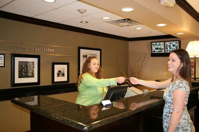 Imagen de los interiores del Hotel Hampton Inn and Suites Galveston. Foto 15