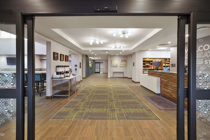 Imagen de los interiores del Hotel Hampton Inn and Suites Grandville Grand Rapids South. Foto 19