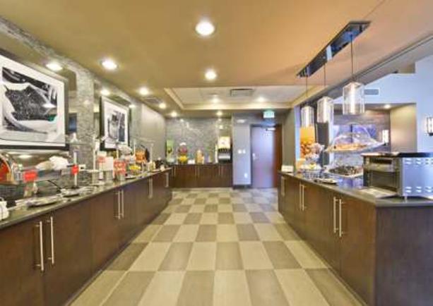 Imagen del bar/restaurante del Hotel Hampton Inn and Suites Greensboro/coliseum Area. Foto 7