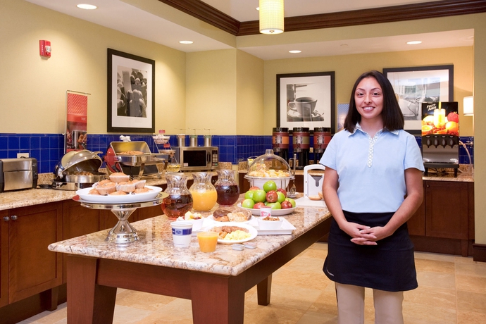 Imagen del bar/restaurante del Hotel Hampton Inn and Suites Hartford/farmington. Foto 3