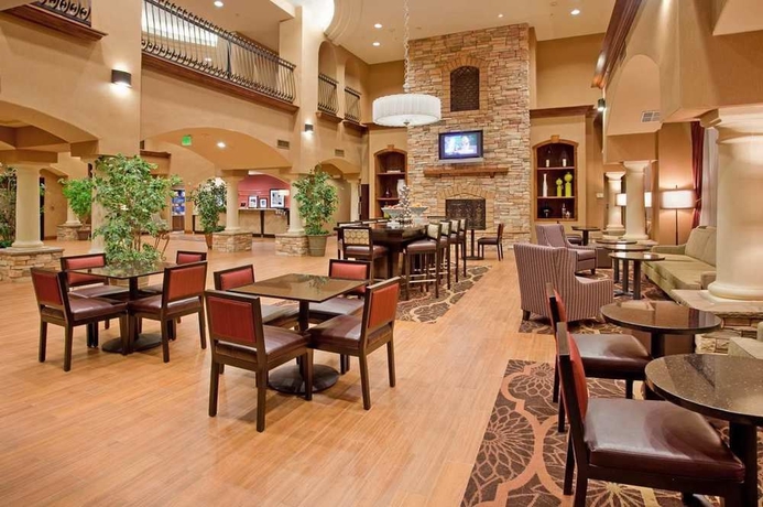 Imagen de los interiores del Hotel Hampton Inn and Suites Hemet. Foto 14