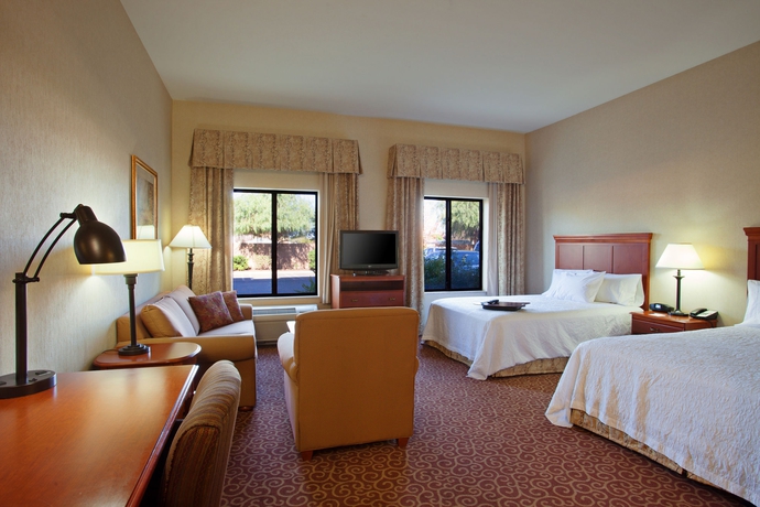 Imagen de la habitación del Hotel Hampton Inn and Suites Hemet. Foto 8