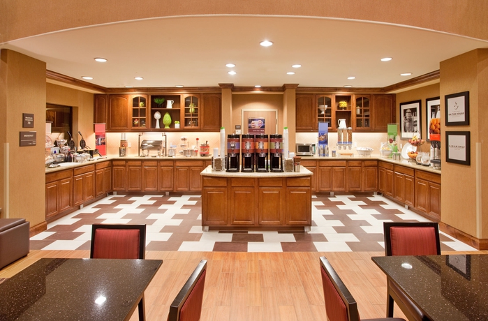 Imagen del bar/restaurante del Hotel Hampton Inn and Suites Hemet. Foto 5