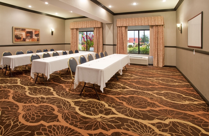 Imagen de los interiores del Hotel Hampton Inn and Suites Hemet. Foto 16