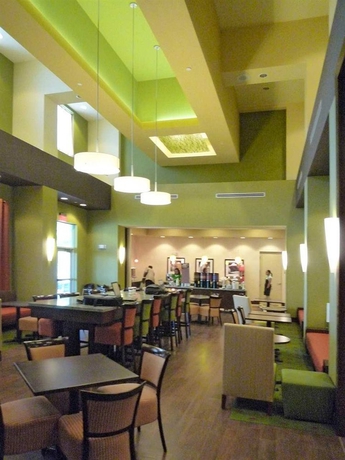 Imagen del bar/restaurante del Hotel Hampton Inn and Suites Homestead Miami South. Foto 2