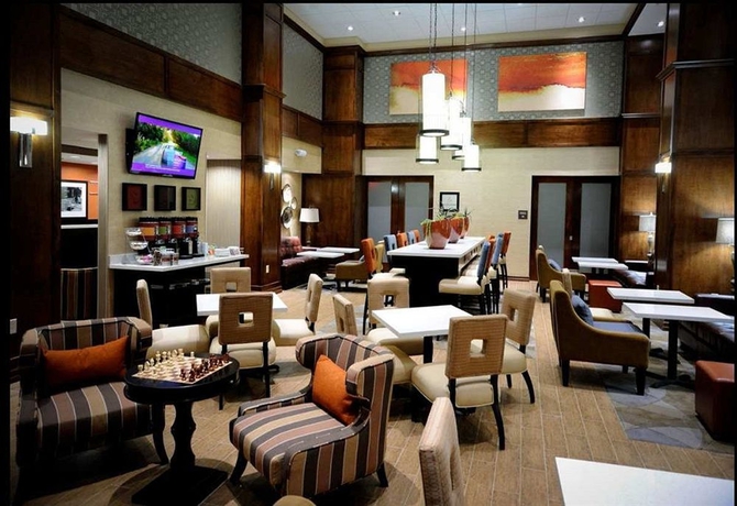 Imagen del bar/restaurante del Hotel Hampton Inn and Suites Houston Heights I-10. Foto 6