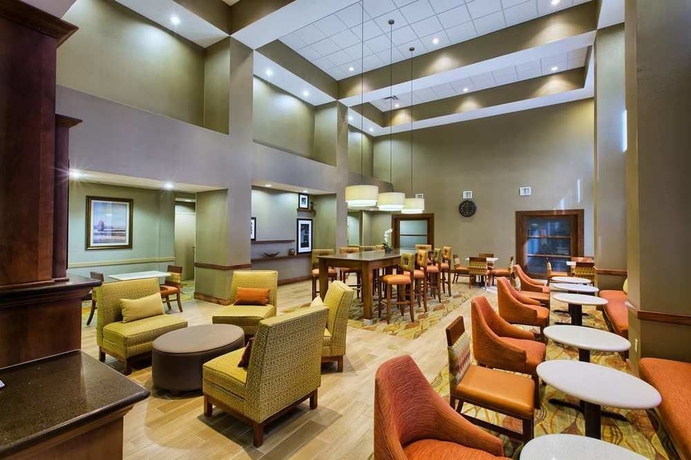 Imagen de los interiores del Hotel Hampton Inn and Suites Houston - Rosenberg. Foto 10