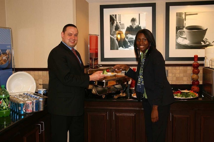 Imagen del bar/restaurante del Hotel Hampton Inn and Suites Houston-bush Intercontinental Aprt. Foto 4