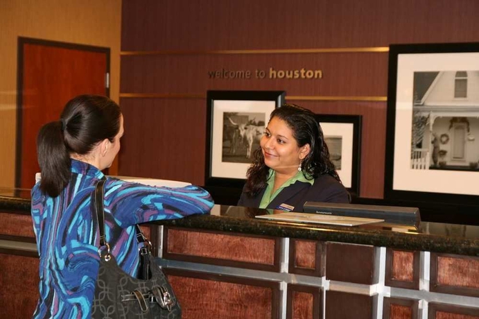 Imagen de los interiores del Hotel Hampton Inn and Suites Houston-cypress Station. Foto 8