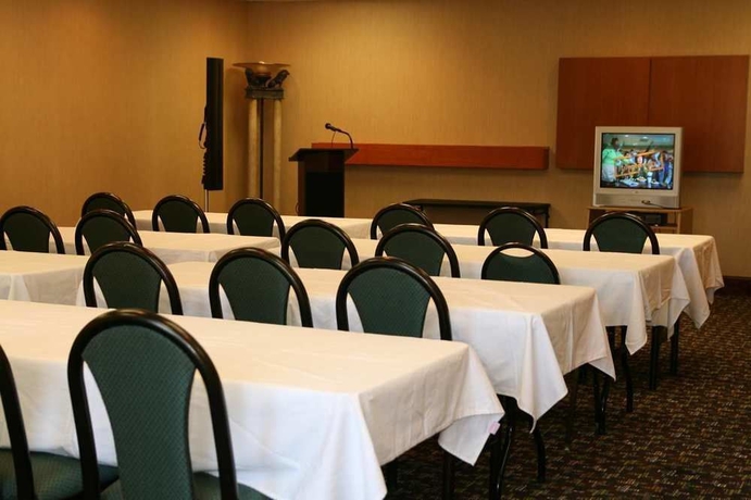 Imagen de los interiores del Hotel Hampton Inn and Suites Houston-cypress Station. Foto 9