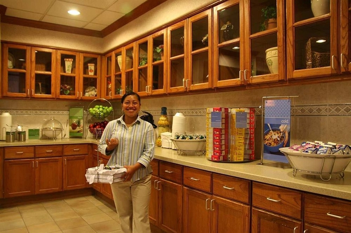 Imagen del bar/restaurante del Hotel Hampton Inn and Suites Houston-cypress Station. Foto 2