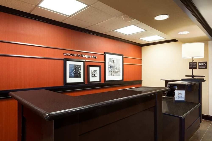 Imagen de los interiores del Hotel Hampton Inn and Suites Houston/league City. Foto 10