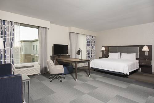 Imagen de la habitación del Hotel Hampton Inn and Suites Indianapolis-keystone. Foto 1