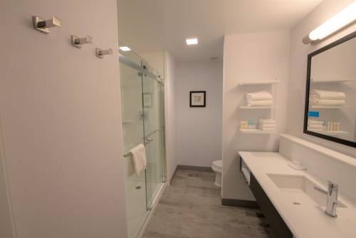 Imagen de la habitación del Hotel Hampton Inn and Suites Irvine-orange County Airport. Foto 2