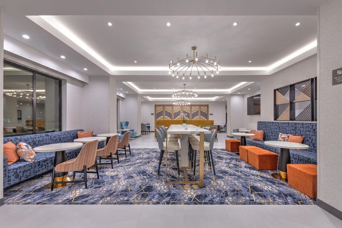 Imagen de los interiores del Hotel Hampton Inn and Suites Irving Hwy 183. Foto 14
