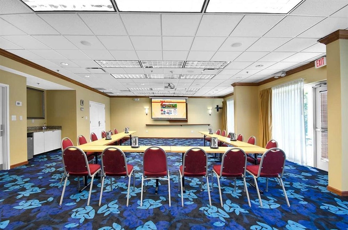 Imagen de los interiores del Hotel Hampton Inn and Suites Jacksonville Deerwood Park. Foto 6