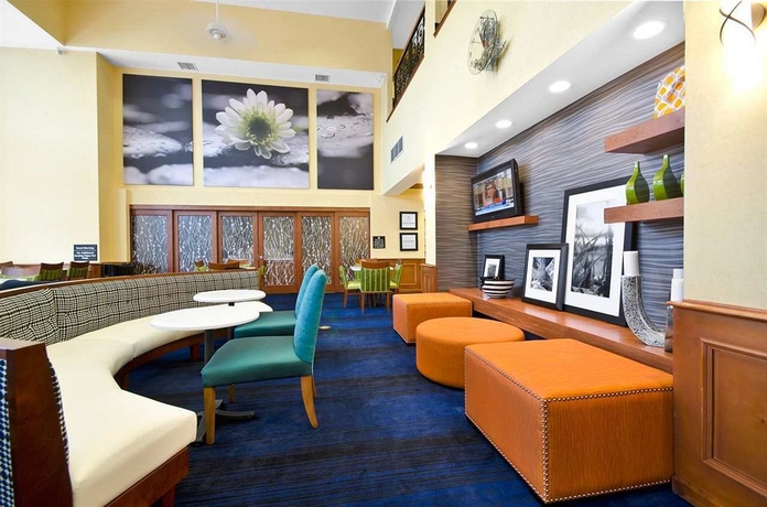 Imagen de los interiores del Hotel Hampton Inn and Suites Jacksonville Deerwood Park. Foto 7