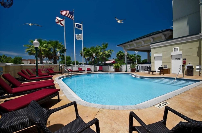 Imagen de la piscina del Hotel Hampton Inn and Suites Jacksonville Deerwood Park. Foto 11