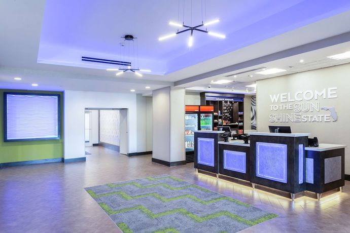 Imagen de los interiores del Hotel Hampton Inn and Suites Jacksonville / Orange Park. Foto 17